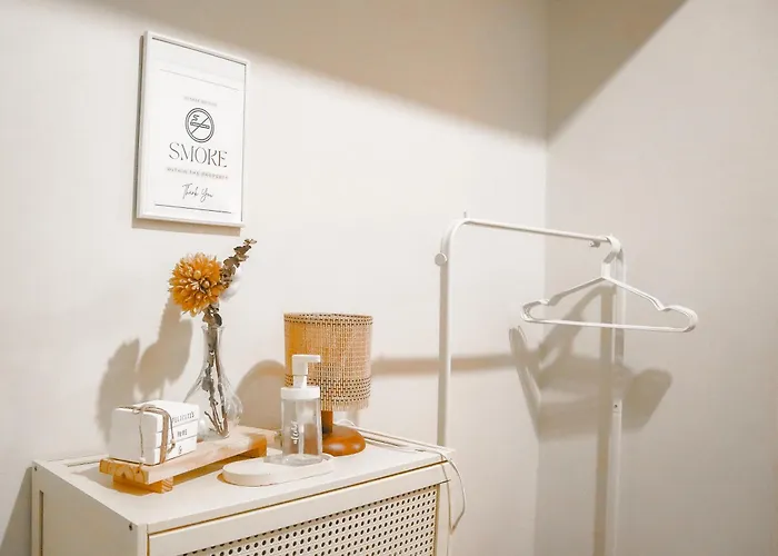 Muji At Manhattan Plaza, With Wifi, Balcony, Cook Hotel